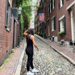 Meet your Posher, April